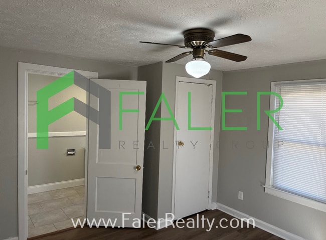 Building Photo - Charming Kettering Home