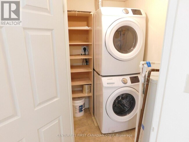 Building Photo - 744 Wonderland Rd S