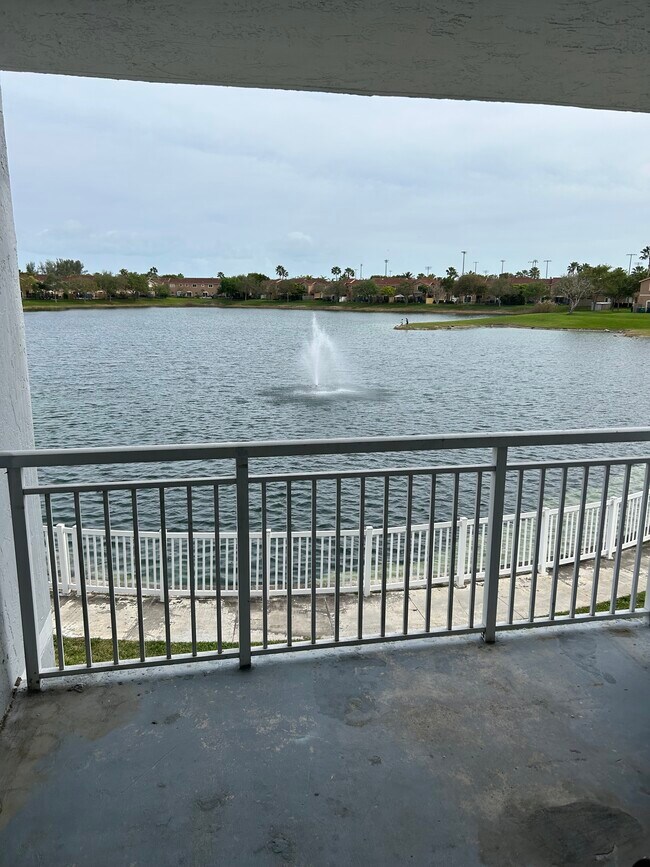 Foto del edificio - 8640 SW 212th St