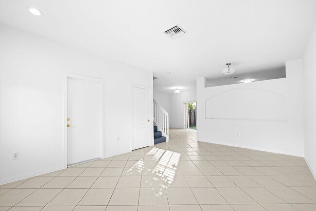 Building Photo - Bridgeport Villas