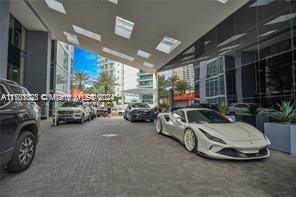 Building Photo - 1300 Brickell Bay Dr