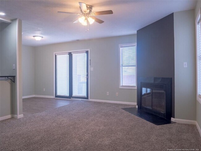 Building Photo - 667 Bartons Landing Pl