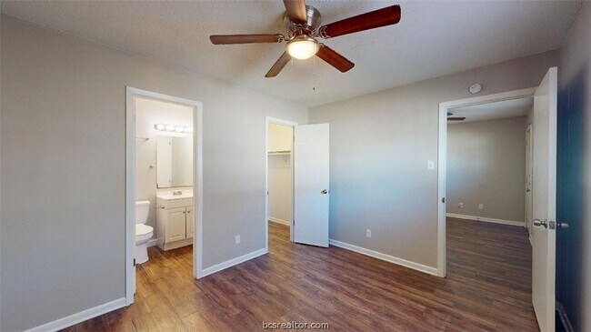Building Photo - 500 Foch Street Unit 5