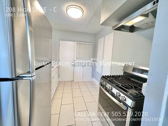 Building Photo - Welcome to Alhambra Court! Studio, 1 Bath!
