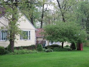 Building Photo - 1405 Oriole Rd