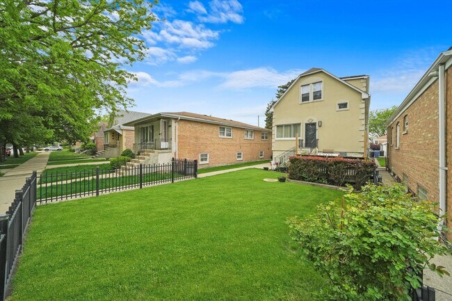 Building Photo - 5640 S Kostner Ave