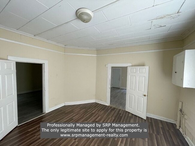 Building Photo - Two Bedroom, 1 Bath- Available For Rent Now!