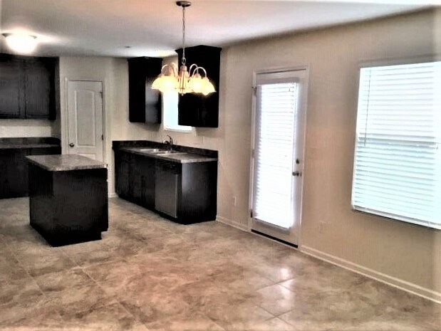 Foto del edificio - 383 Summergate Drive