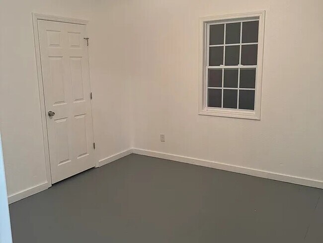 Foto del edificio - 1224 Elmwood Rd