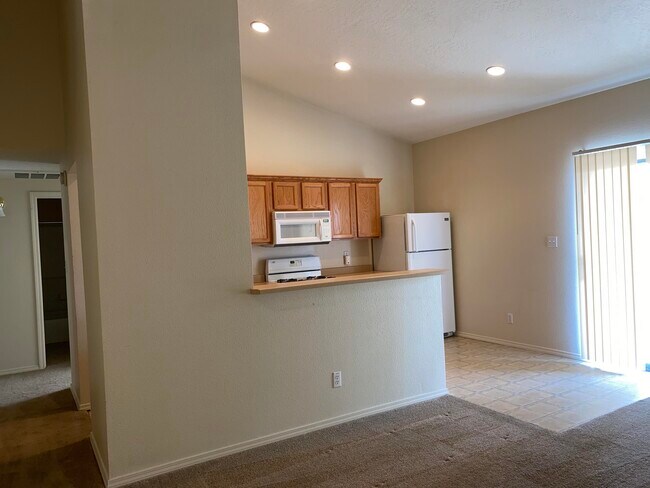 Building Photo - 1121 Meadowlark Way SE