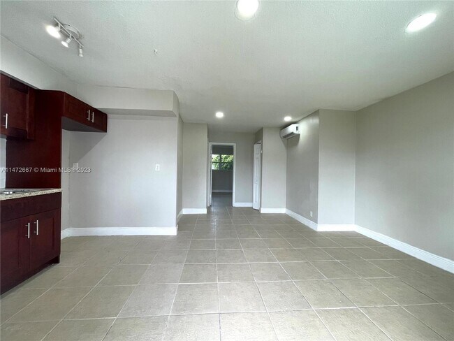 Foto del edificio - 1700 NW 52nd Ave