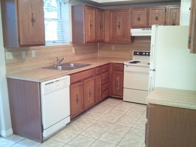 Building Photo - 2643 E 3300 S