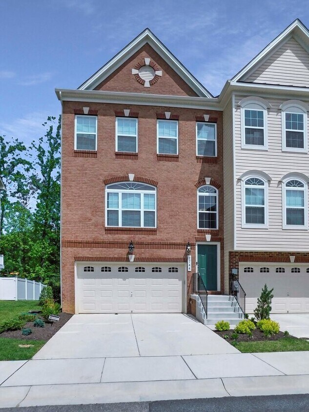 Primary Photo - Lovely Brick 3 Level End Unit Townhouse wi...