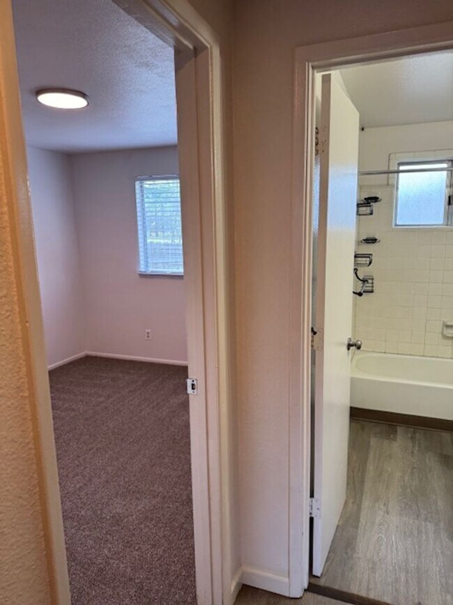 Building Photo - 826-828 ROYAL