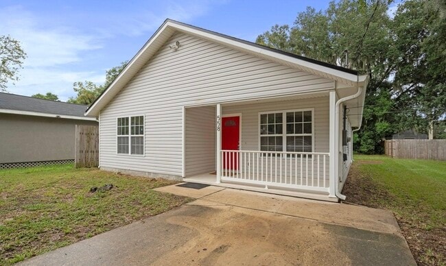 Building Photo - 558 Lena St