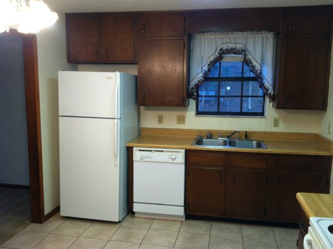 eat in kitchen - 2106 Corinne St