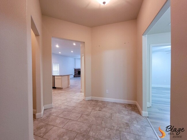 Building Photo - PRE LEASING 3 Bed 2 Bath Heritage Hills Beauty