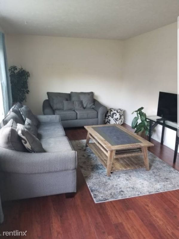 Building Photo - 1 br, 1.5 bath Townhome - 400 Acreview Dr