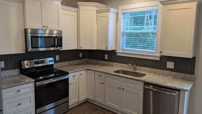 Foto del edificio - 6821 Ingleside Dr