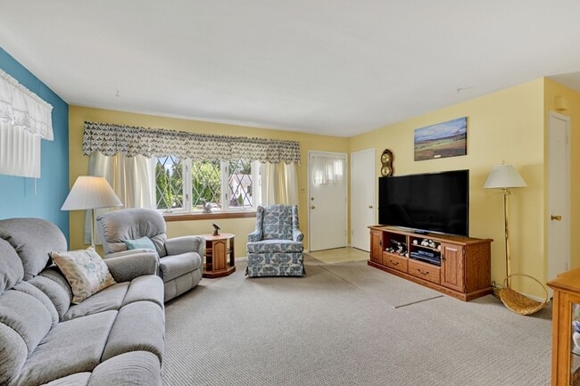 Building Photo - 6 Hammen Ave