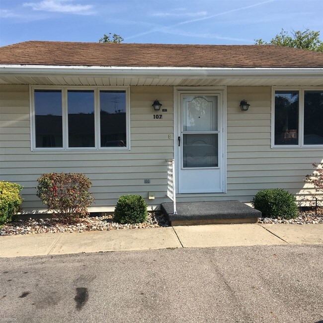Building Photo - 2 br, 1 bath  - 107 Willow St 107 Willow