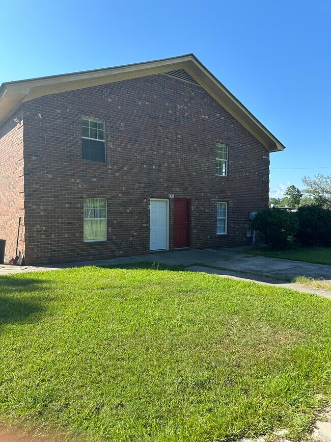 Building Photo - 51 Arkwright Ln