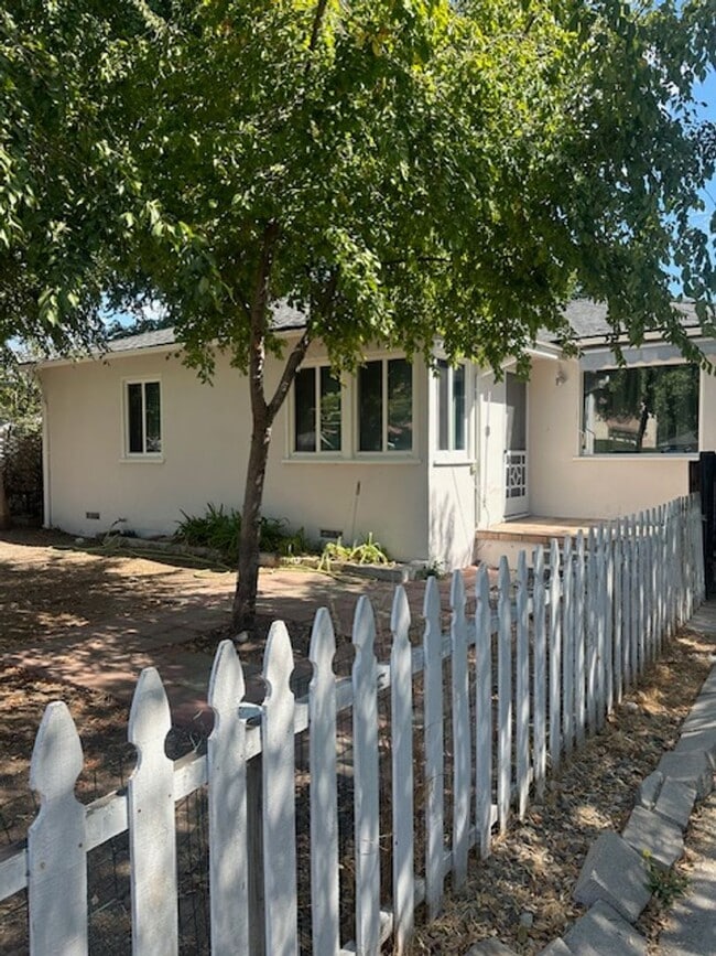 Building Photo - Bald