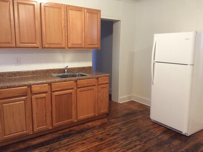 Building Photo - Newton Square Area near Penn Market!