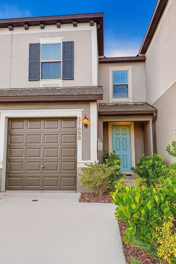 Primary Photo - Upgraded Townhome Steps from Wesley Chapel...