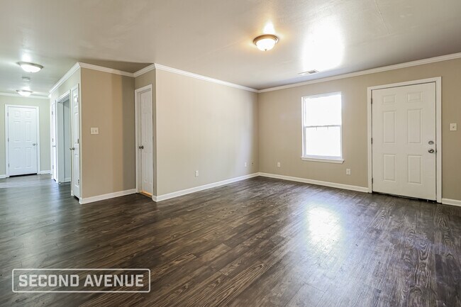 Building Photo - 203 Glenn Oak Dr