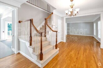 Building Photo - 13917 Eastbluff Rd