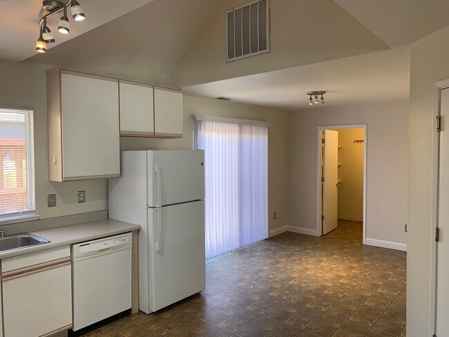 Foto del edificio - Great home near Shopping Centers!