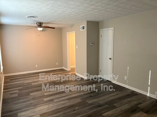 Building Photo - 3400 Hallbrook St