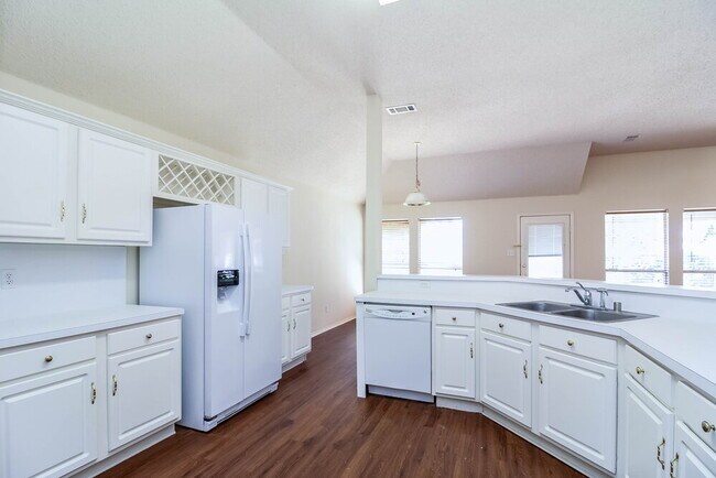 Foto del edificio - 216 Stone Creek Blvd