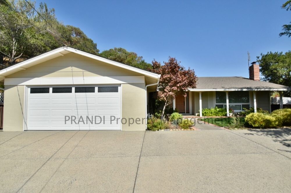 Primary Photo - 12 Alderwood Way