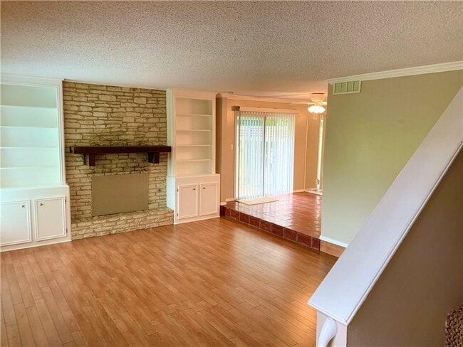 Building Photo - 6106 Shadow Valley Dr