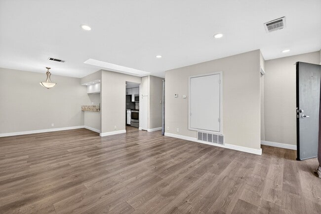 Building Photo - Updated Ground-Floor End Unit with Pool Access & No Stairs in West Roundtree!