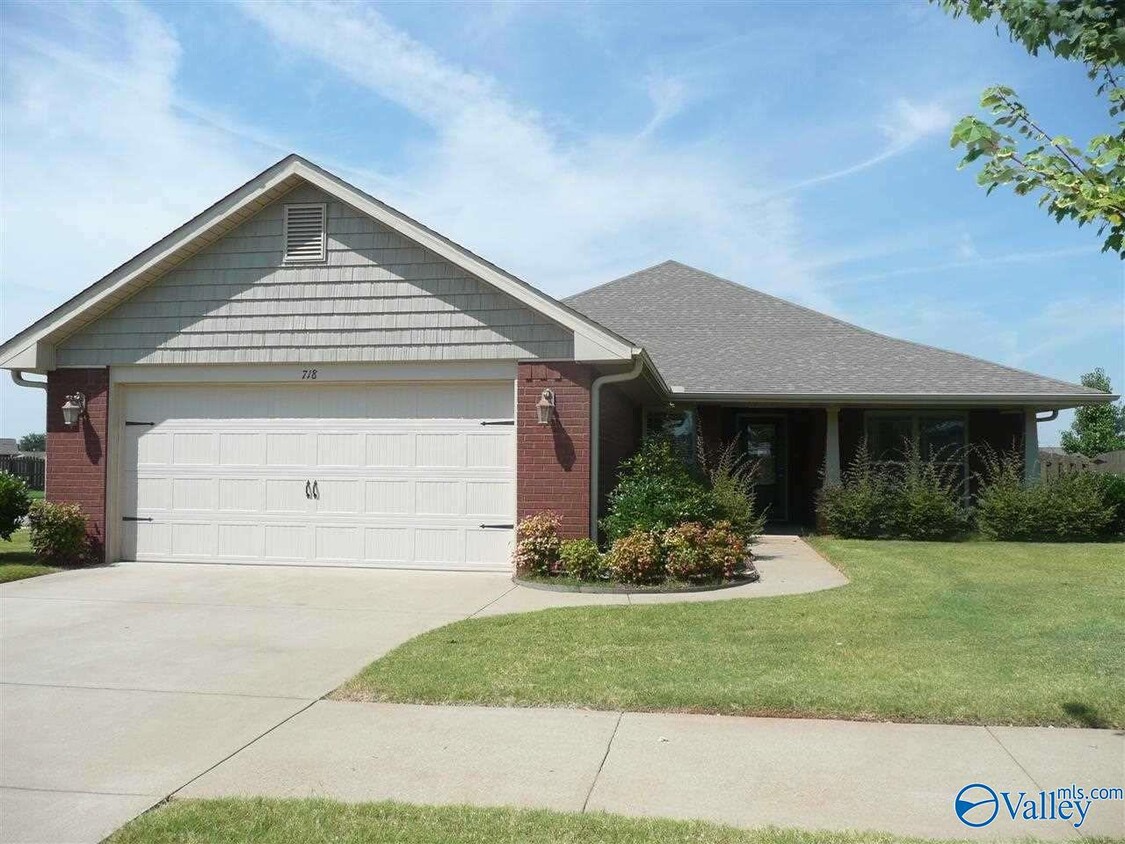 Foto principal - 718 River Landing Blvd SW