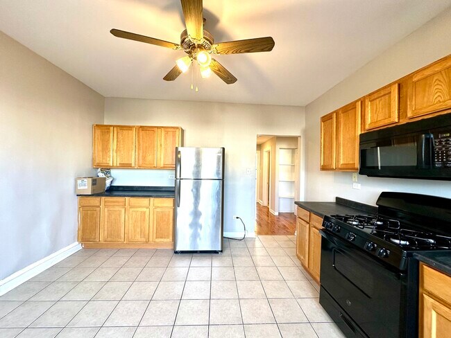 Foto del edificio - 2409 N Ridgeway Ave