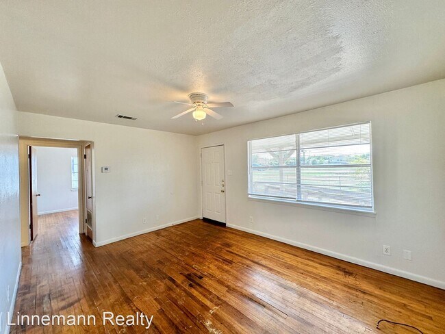 Building Photo - 2 br, 1 bath House - 1317 W STAN SCHLUETER LP