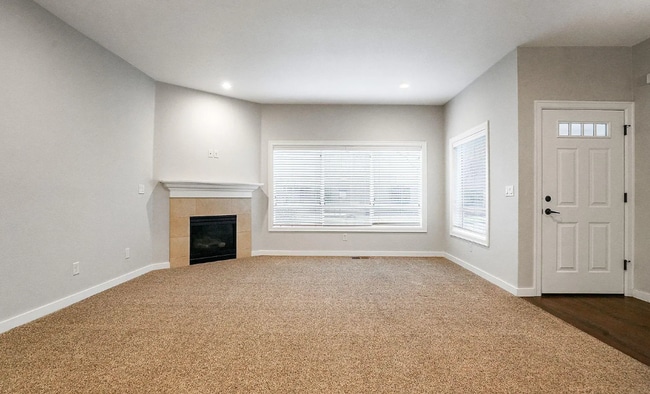 Building Photo - Beautiful and Spacious Single Family Condo...