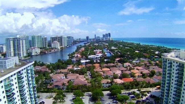 Foto del edificio - 19380 Collins Ave