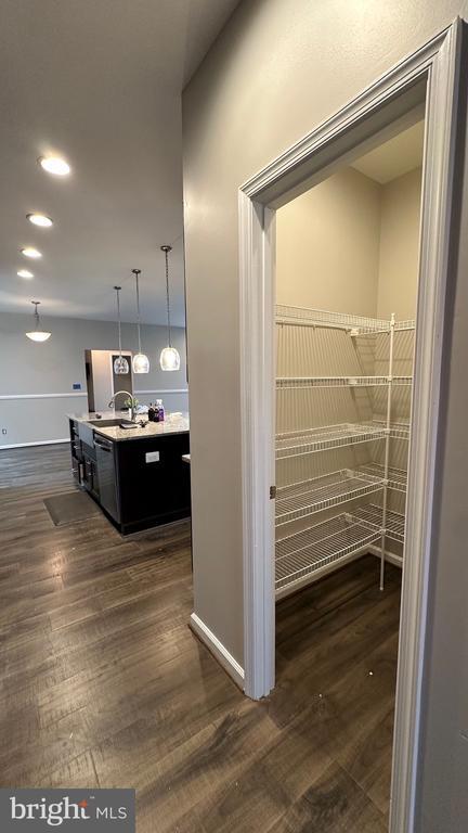 Building Photo - 930 Forsythia Ln