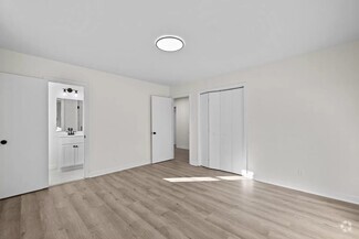 Building Photo - 2404 Southern Dr