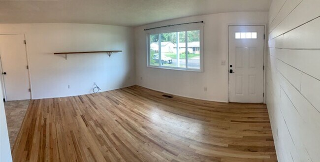 Foto del edificio - $2,500 Three Bedrooms, Two Baths Home with Private Back Yard, Ready To Lease!