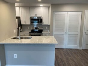 Building Photo - Clarys Crossing