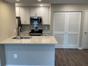 Building Photo - Clarys Crossing