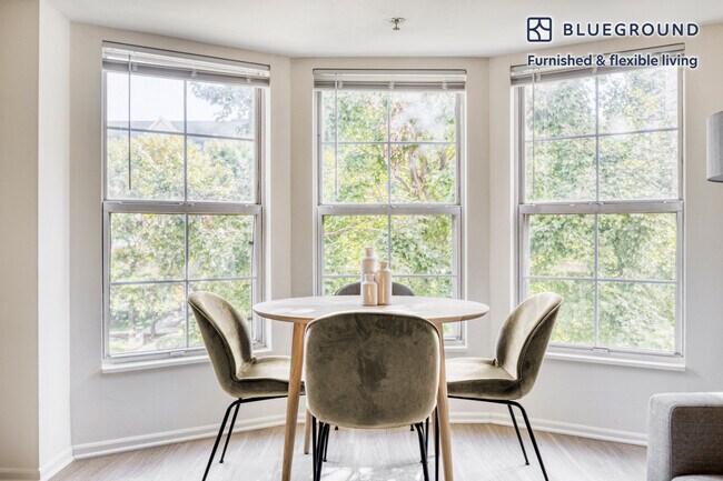 Foto del edificio - 444 Washington Blvd