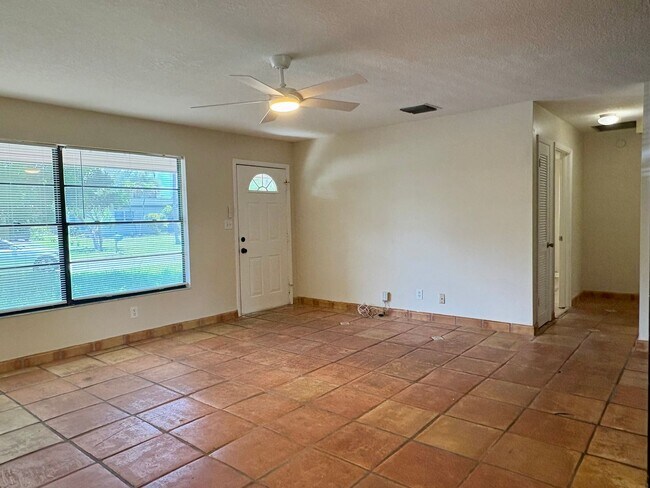 Foto del edificio - 3/2 Jensen Beach Home with fenced yard and no HOA