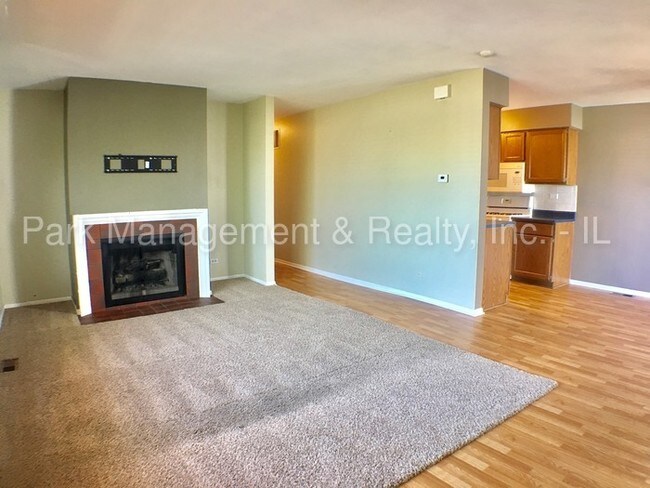 Building Photo - Darien - 2 Bedroom Condominium